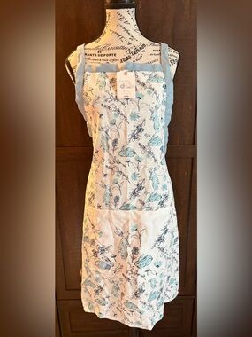 Envogue Bunny Tales Light Blue Floral Bunny Print Apron NWT